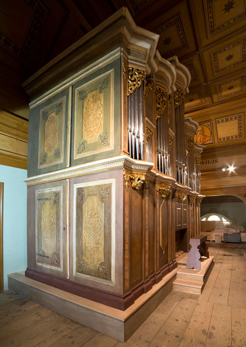 Rekonstruierte Orgel, während des Pfeifeneinbaus 2014